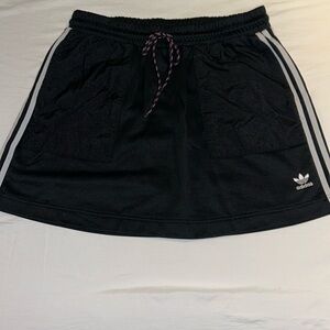 Black Adidas skirt, front pockets, size extra large